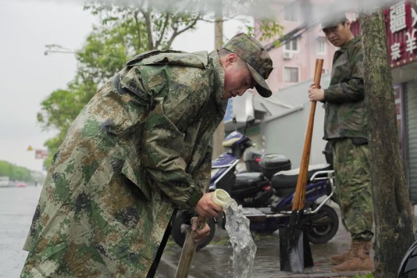 网络配资门户 暴雨来袭怎么办？金山卫镇上演防台防汛“大练兵”，分工明确齐上阵！
